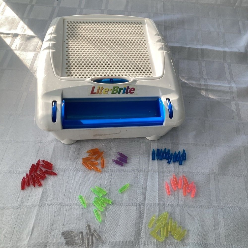 Vintage Lite Brite 2003 With 50+ Pegs And Bulb Classic Toy Read